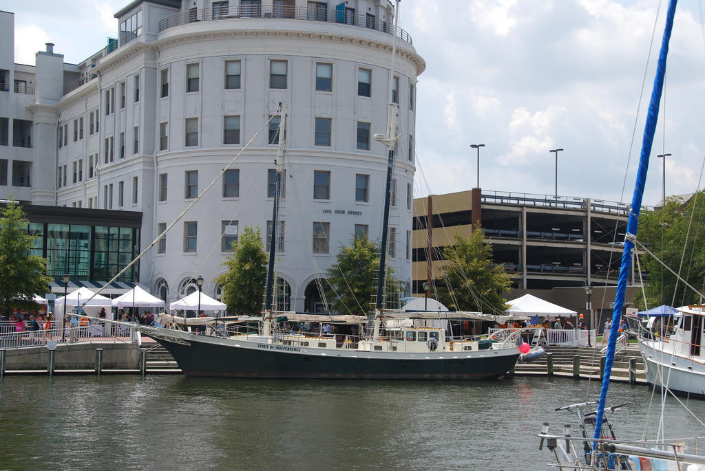 The Governor Dinwiddie Hotel Portsmouth Exterior photo